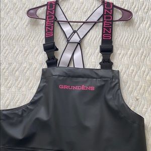 Grundens “Neptune” bib